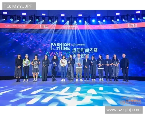 时尚与运动的完美结合服装中的足球元素引领潮流新风尚